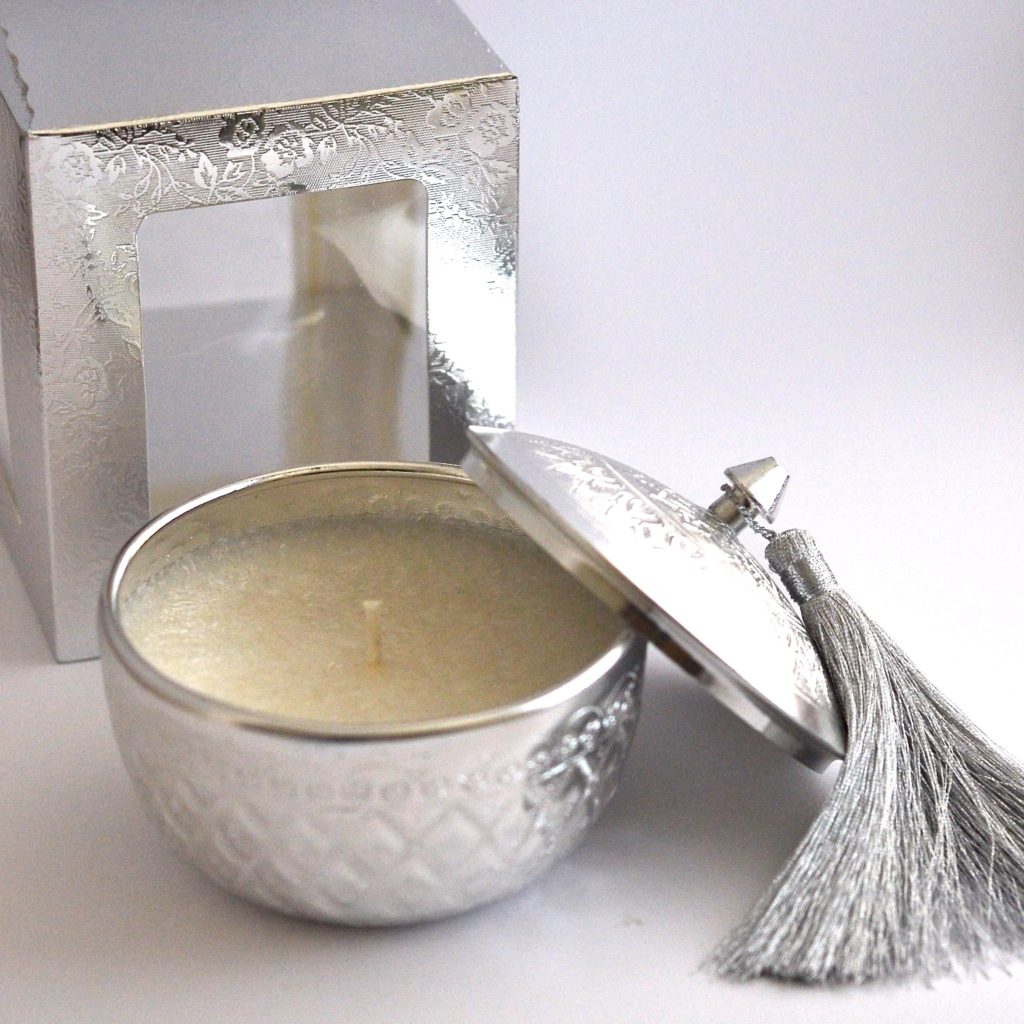 Aluminium Silver Arabic theme candle with foldable silver box