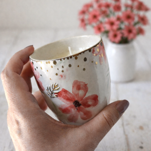 Delicate touch with floral candle