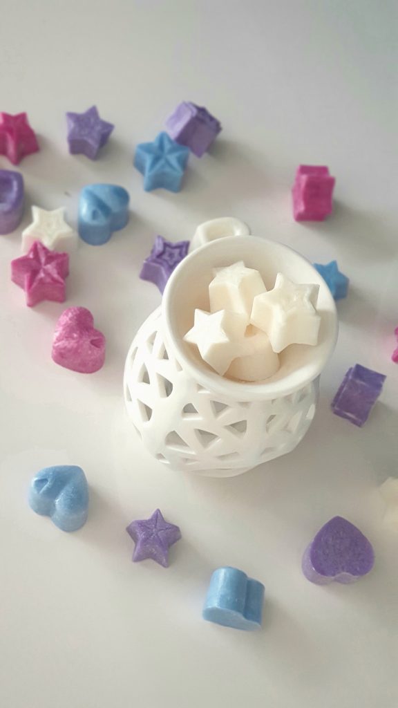 Palm Lights colorful wax melts in star and heart shapes with ceramic burner